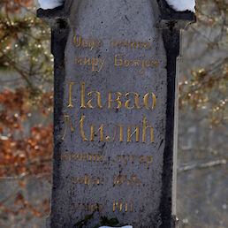 Najstarejši nagrobnik na pokopališču v Miličih. Foto: Tomi Lombar