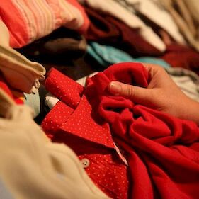 Akcija zbiranja rabljenih oblačil, obutve, igrač in akcija zbiranja starega papirja