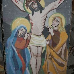 Iz cerkve odstranjen križev pot Josefine Kreuzer je shranjen v črnomaljskem župnišču. (Foto: Anita Matkovič)