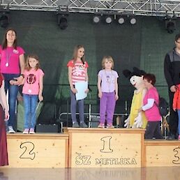 V kategoriji 4-6 let so bile najhitrejše deklice in njihovi spremljevalci: Zarja Kavčič in sestrica Nina, Karin Brodnik in ati Marko, Špela Ogulin in ati Anton.