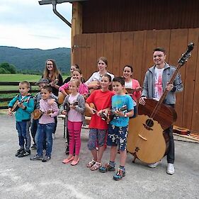 Koncert mladih starotrških tamburašev