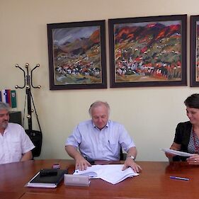 Podpis pogodbe za ureditev 3. faze Komunalne infrastrukture v PSC Vrtača v Semiču