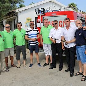 PGD Vranoviči in Gasilska zveza Črnomelj sta donirali gasilsko vozilo hrvaškim gasilcem