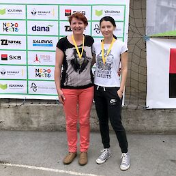 Mihaela Težak (TKD Bela krajina) s prvim in Barbara Matakovič (Radio 1 Odeon) z drugim mestom v kategoriji