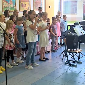 Koncert otroškega in mladinskega pevskega zbora OŠ Podzemelj