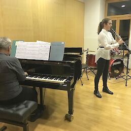 Neža Žalec (mentorica Katja Draginc), klavirska spremljava Andrej Kunič