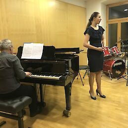 Larisa Šegina (mentorica Galina Tubeishat), klavirska spremljava Andrej Kunič