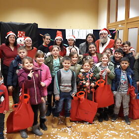 Obisk Božička v Večnamenskem romskem centru