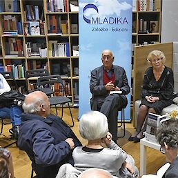 Na predstavitvi knjige v Tržaškem knjižnem središču sta bila poleg avtorice še zgodovinar Jože Pirjevec, ki je napisal spremno besedo, in urednica Mladike Nadia Roncelli.