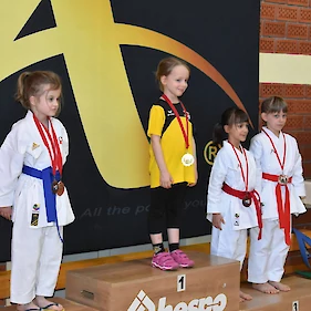 Novomeški in Črnomaljski karateisti združili moči in osvojili 31 medalj