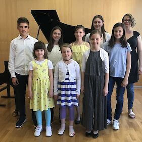 Interni letni nastop pianistov iz razreda Urške Ristić