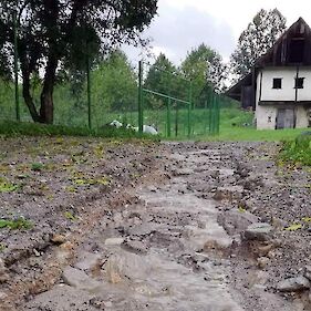 Prebivalci vasi Učakovci, Vukovci in Kovačji grad pozivajo k ureditvi cest