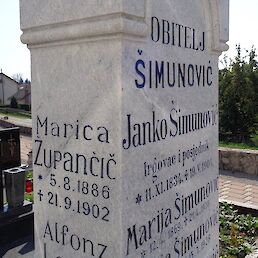 Nagrobnik sorodnikov, družine Šimunović, na viniškem pokopališču, kjer je pokopana tudi Marica