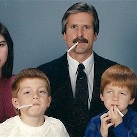 Družina zapriseženih kadilcev v solzah, ker se je sin odločil, da bo prenehal kaditi!