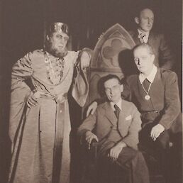 Režiser Osip Šest (v sredini) iz arhiva Slovenskega gledališkega inštituta