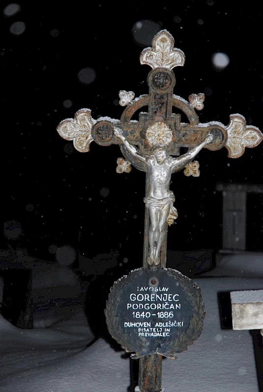 Križ na adlešičkem pokopališču