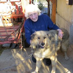Olga Bahor z Reksom, enim od svojih dveh psov. Foto: M. B.-J.