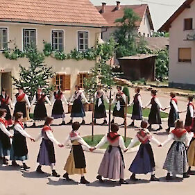 Slovenski ljudski plesi: Bela Krajina (Metlika, Črnomelj, Vinica)