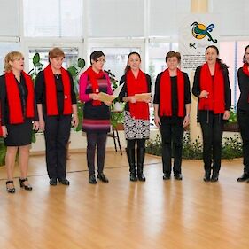 Pevski zbor zaposlenih OŠ Loka je nastopal v DSO Črnomelj in na zaključku Mednarodne kiparske kolonije mladih
