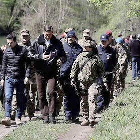 Predsednik Pahor obiskal vojake v Črnomlju in patruljo na slovenski južni meji