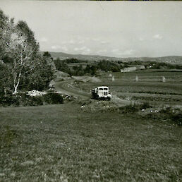 Pogled na 1964 asfaltirano cesto Metlika–Črnomelj.