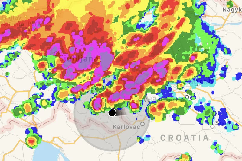 Radarska slika padavin, 11.7.2020 ob 17.50 (Črnomelj označen s črno)
