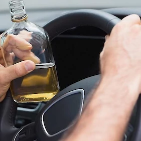 Pod vplivom alkohola in brez veljavnega vozniškega dovoljenja