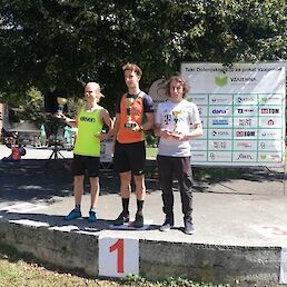 Absolutno: 2. mesto Tim Breznikar, zmagovalec Gregor Bučar in 3. mesto Tomi Habjan (z leve)
