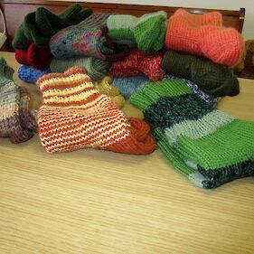 Krožek ročnih del - pletenje nogavic za brezdomce