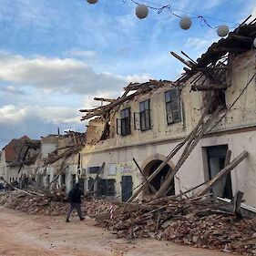 Rdeči križ Slovenije prosi in poziva k pomoči za prizadete ob potresih na Hrvaškem