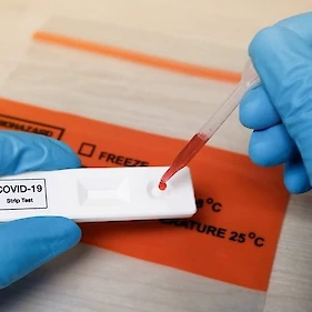 Iz držav na rdečem seznamu v karanteno, razen če imate negativni izvid testa PCR