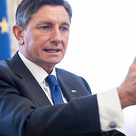 Pahor o napadu na občinsko svetnico LMŠ-ja: "Zavržno dejanje, ki terja odločno obsodbo"