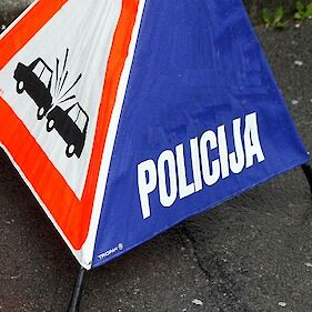 Cesta Semič - Uršna sela zaprta zaradi prometne nezgode