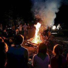 Tabor v Bohinju – ob tabornem ognju