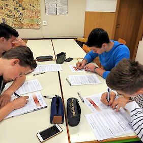 Črnomaljski srednješolci radi pišejo z roko