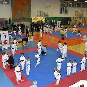 Karate klub Črnomelj v Črnomlju organiziral 1. državno pokalno tekmovanje