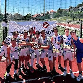 Mladi košarkarji Kolpe zmagovalci turnirja v Grosupljem