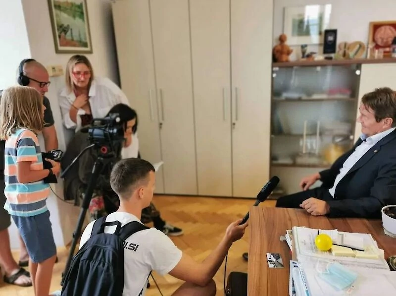 Ekipa delavnice "dokumentarni film" je snemala pri črnomaljskem županu.