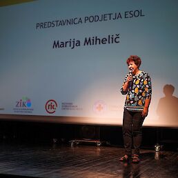 Ga. Marija Mihelič iz črnomaljskega podjetja ESOL je spregovorila o pozitivnih izkušnjah, ki so jih imeli pri usposabljanju udeležencev programa socialne aktivacije.