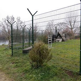 Bi želeli kakšen meter panelne ograje?