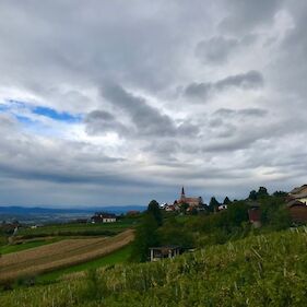 Do jutra bo dež zajel večji del Slovenije, jutri bo sprva oblačno s padavinami, lahko tudi zagrmi