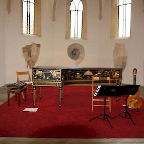 Zvoki čembala, teorbe, lutnje in kitare v cerkvi Sv. Duha v Črnomlju