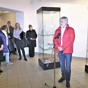 V Galeriji Kambič odprli razstavo Iz hiše na metliških Dragah