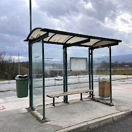 Avtobusno postajališče na črnomaljski obvoznici.