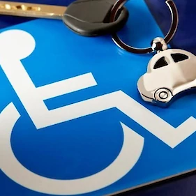 Mlada družina iz Črnomlja potrebuje prilagojen avto za invalide
