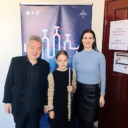 Ana Avguštin s korepetitorjem A. Kuničem in mentorico M. Rebolj