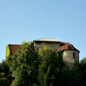 Grad Vinica: nekoč vojaška utrdba, danes pa luksuzni turistični objekt za zahtevnejše goste