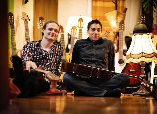 Kitarski duo Ravi Sherestha & Miha Petric