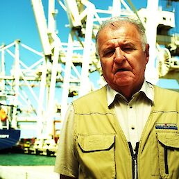 Jože Utenkar v dokumentarnem filmu o slovenskem pomorstvu Pluti je treba! (Navigare Necesse Est) iz leta 2017, režija Radovan Čok, produkcija Arsmedia.