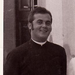 Preločan Jure Ivanušič je daroval svojo prvo mašo 8. julija 1973; fotografija iz arhiva družine Ivanušič – Mežnarovih.